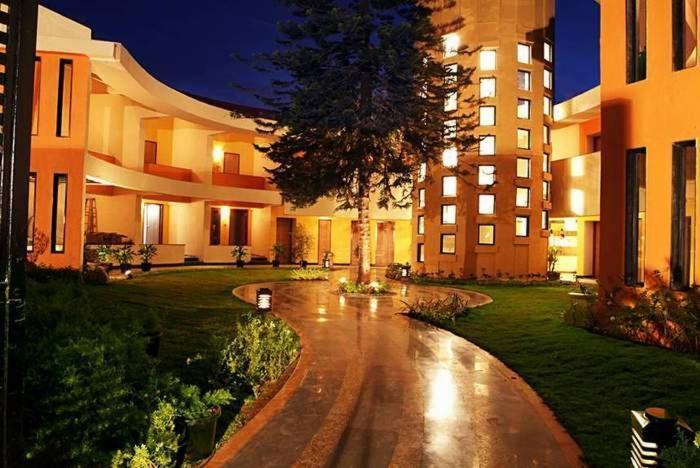 Sahil Sarovar Portico Lonavala Luaran gambar